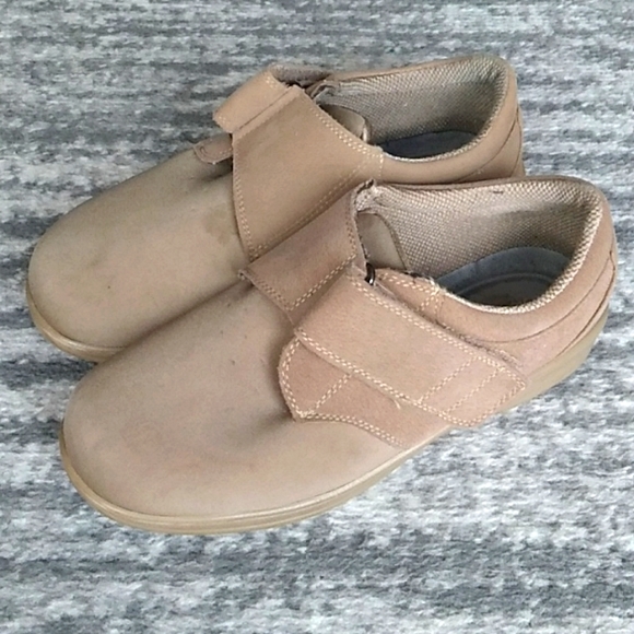 orthofeet Shoes - ORTHOFEET Wichita 824 Womens XX-Wide Shoes- 8.5